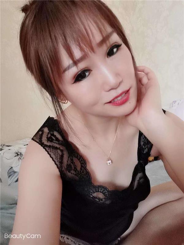 分享一个非常妖艳非常Sao的美丽少妇